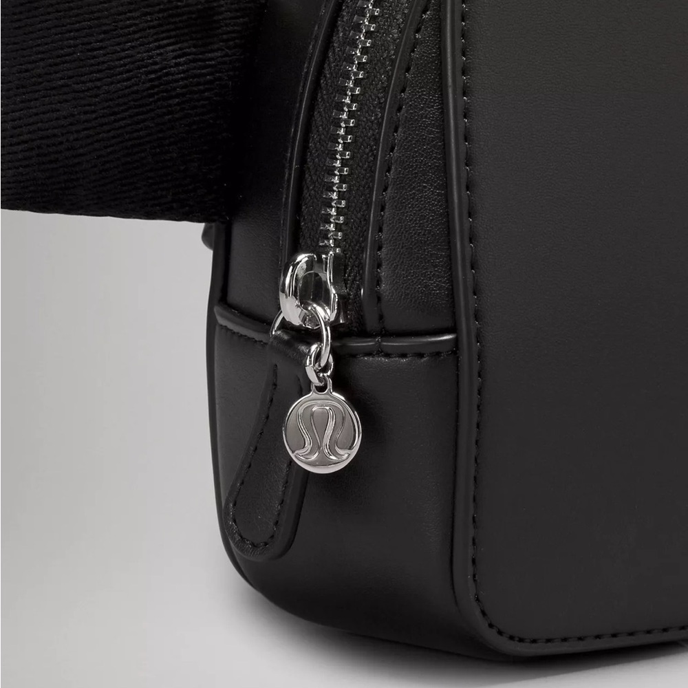 Lululemon Everywhere Belt Bag 1L Leather Alternative - Picture 3 of 9